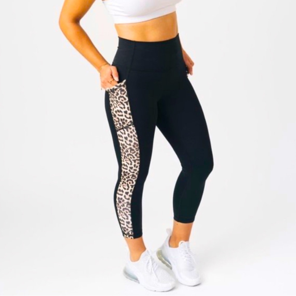 NWT Zyia Leopard Pocket Hi- Rise Cropped leggings